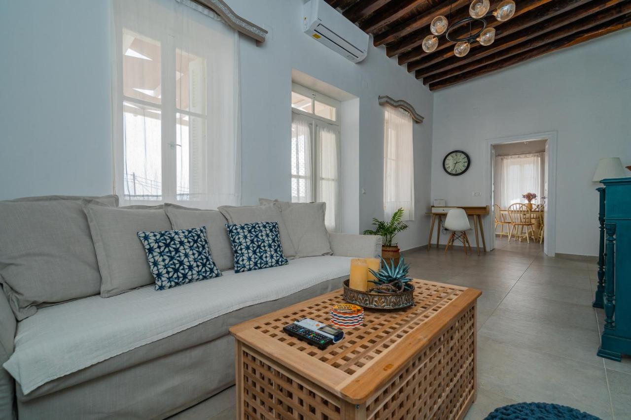 Komis Mansion Exámbela Zewnętrze zdjęcie