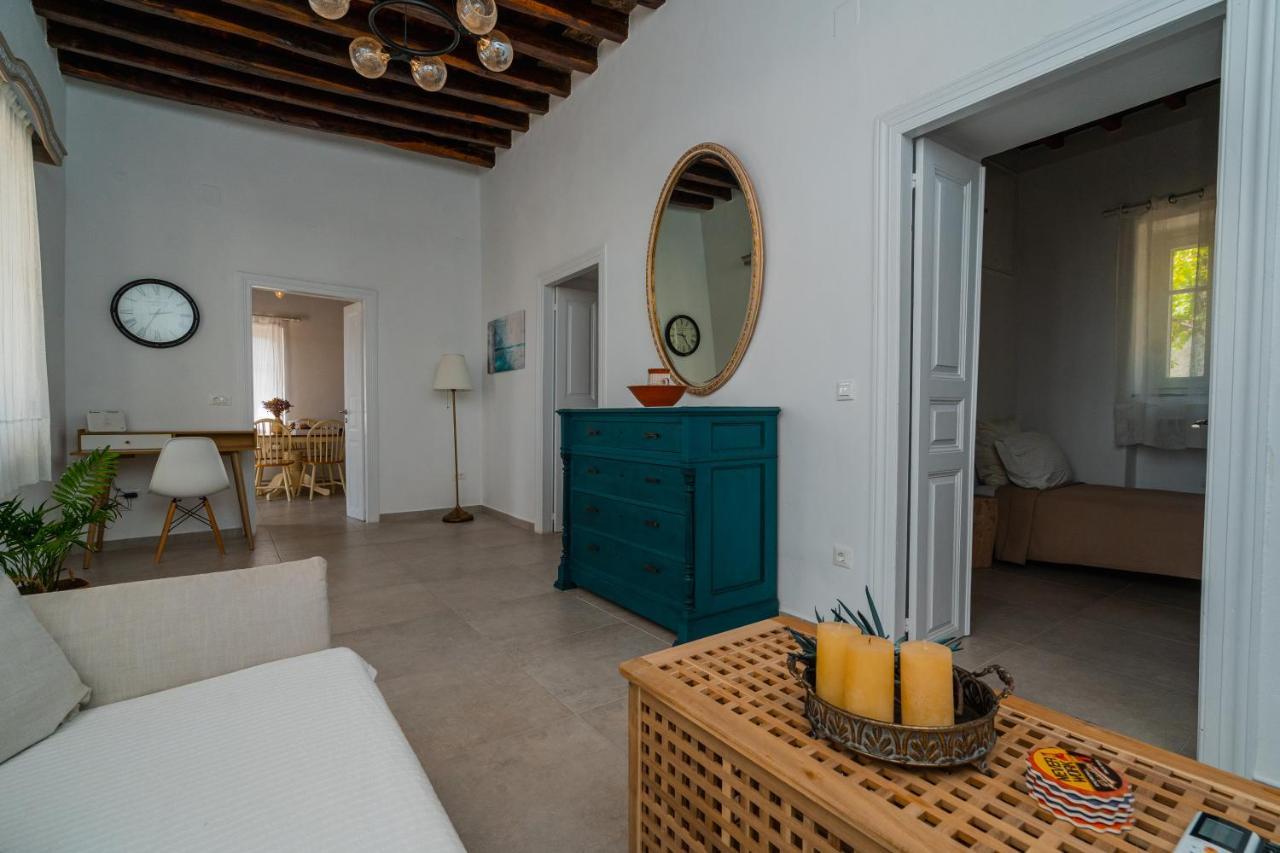 Komis Mansion Exámbela Zewnętrze zdjęcie