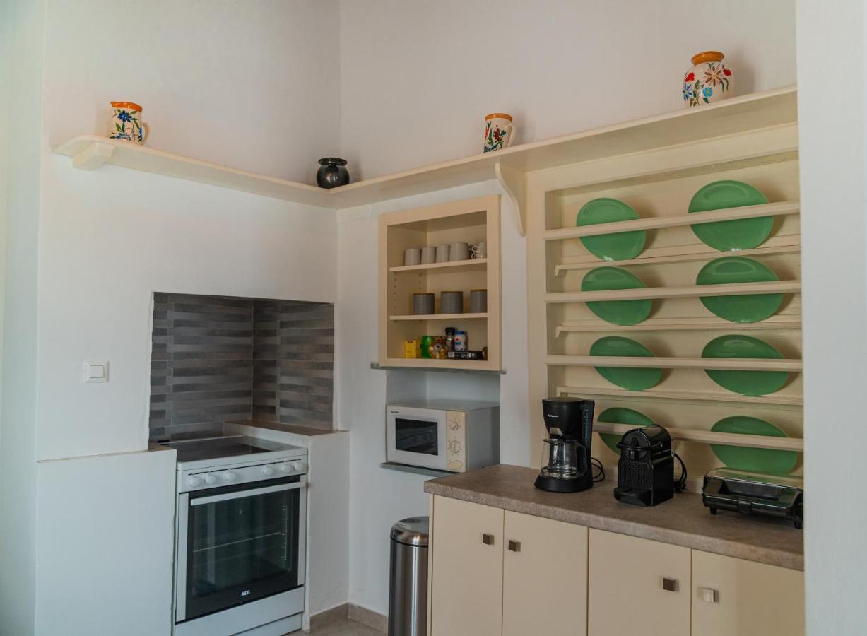 Komis Mansion Exámbela Zewnętrze zdjęcie