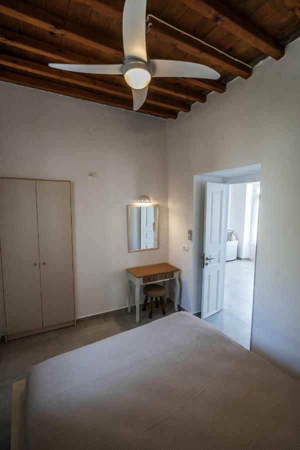 Komis Mansion Exámbela Zewnętrze zdjęcie