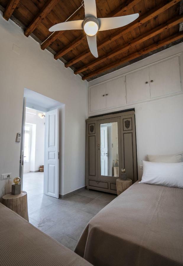 Komis Mansion Exámbela Zewnętrze zdjęcie