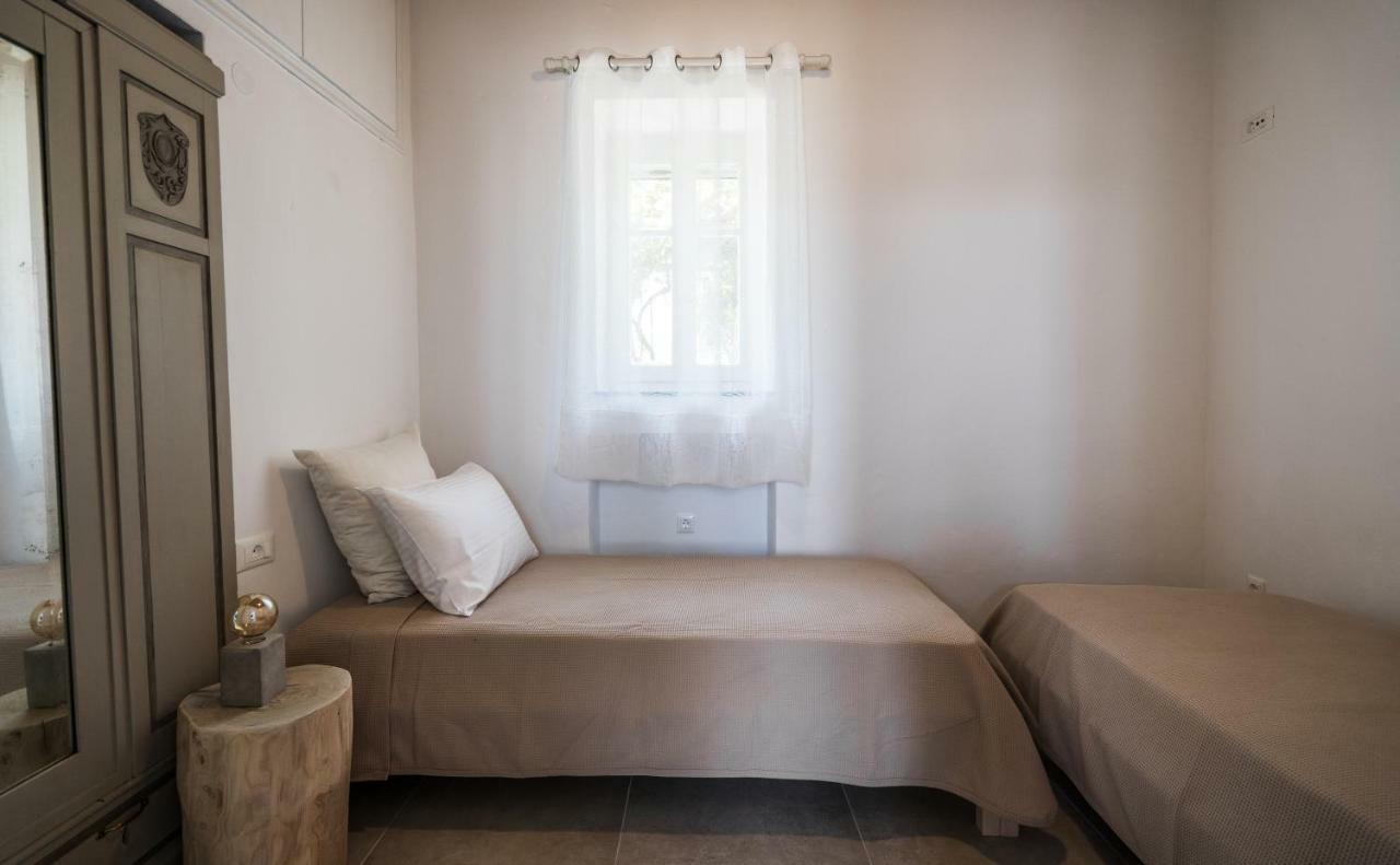 Komis Mansion Exámbela Zewnętrze zdjęcie